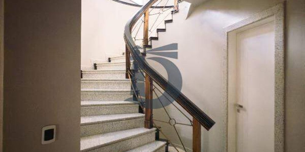 1kyeo-escadaria-1767906308