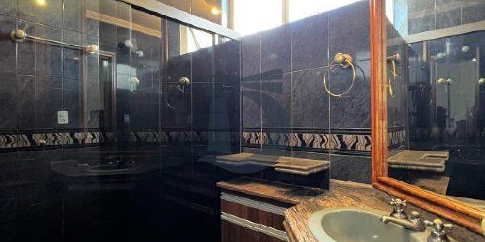 xc0cw-whatsapp-image-2025-11-24-at-153732-1764271351